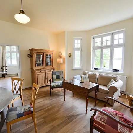 In Der Ersten Etage Des Herrenhauses By Interhome Апартаменты Neuenkirchen (Landhagen)