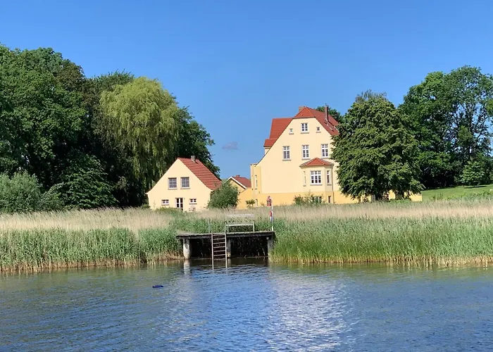 In Der Ersten Etage Des Herrenhauses By Interhome Διαμέρισμα Neuenkirchen (Landhagen)