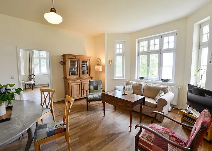In Der Ersten Etage Des Herrenhauses By Interhome Διαμέρισμα Neuenkirchen (Landhagen)